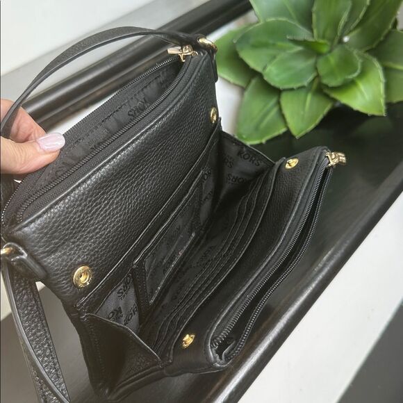 Michael Kors, genuine leather shoulder, Crossbody purse organizer like new - Picture 11 of 12